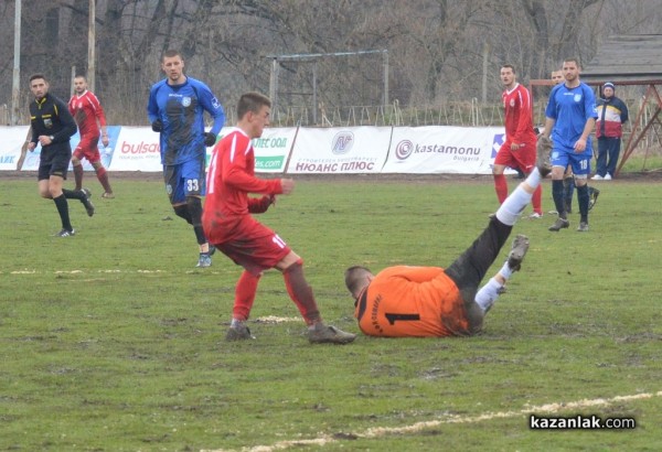 Розова долина надигра, но не победи лидера Поморие