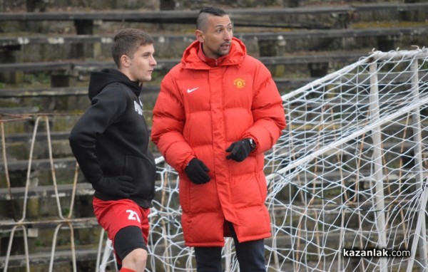 Розова долина надигра, но не победи лидера Поморие