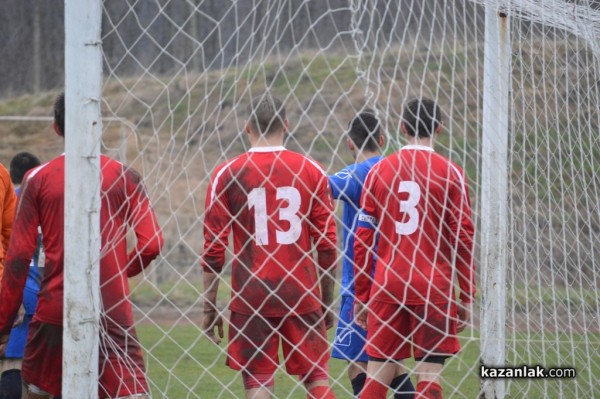 Розова долина надигра, но не победи лидера Поморие