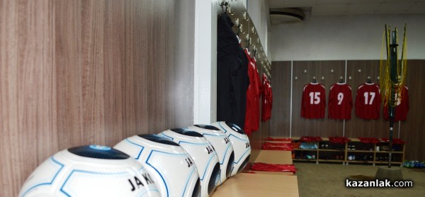 Нови екипи и топки за футболистите на Розова долина преди мача с Поморие