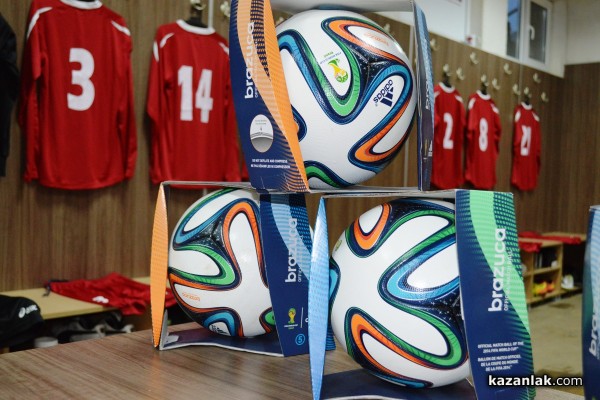 Нови екипи и топки за футболистите на Розова долина преди мача с Поморие