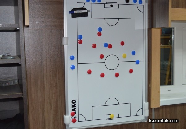 Нови екипи и топки за футболистите на Розова долина преди мача с Поморие