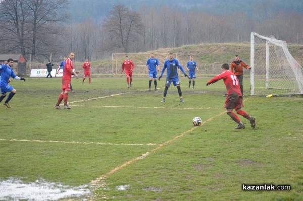 Розова долина надигра, но не победи лидера Поморие