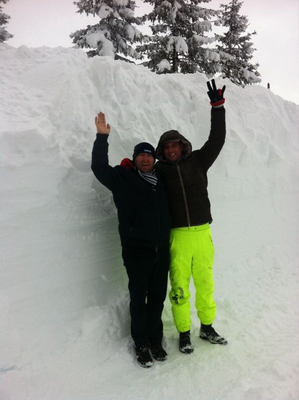 Казанлъшки автомобилни състезатели блокирани от снега на Белмекен