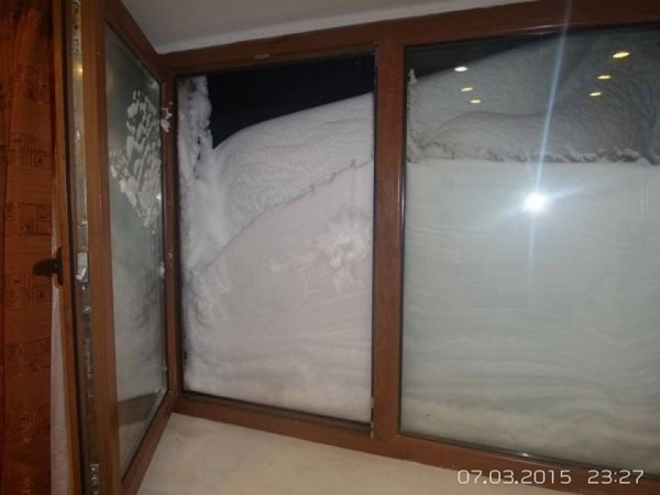 Казанлъшки автомобилни състезатели блокирани от снега на Белмекен