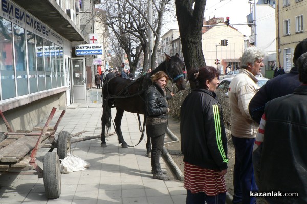 Кон с каруца вилня от западното до центъра в Казанлък /обновена/