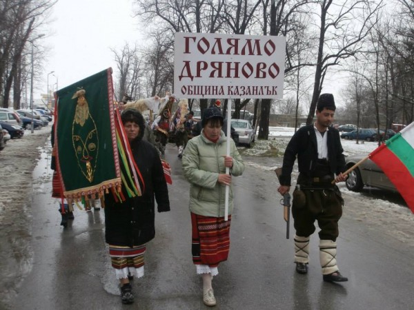 Кукерите от Голямо Дряново с трета награда от „Кукерландия 2015“