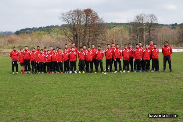 Школата на Розова долина получи 120 екипа от местен бизнесмен