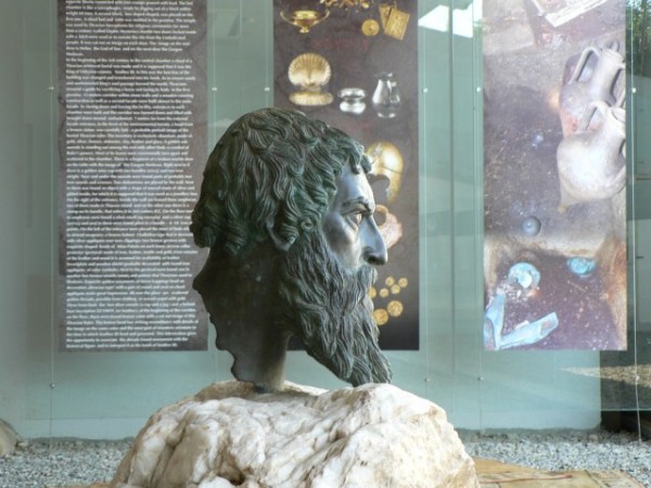  Пръст се свлече в гробницата на СЕВТ III 