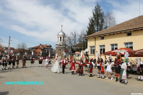 Фестивал на кукерите в Павел баня: Човек е до време, традицията е вечна