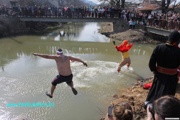 Фестивал на кукерите в Павел баня: Човек е до време, традицията е вечна