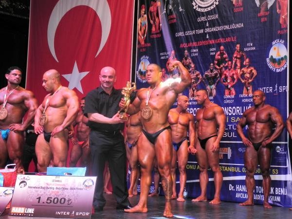 Състезател на Леон участва в турнира „Нощта на шампионите“, който се проведе в Истанбул