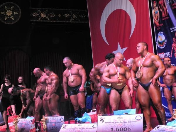 Състезател на Леон участва в турнира „Нощта на шампионите“, който се проведе в Истанбул