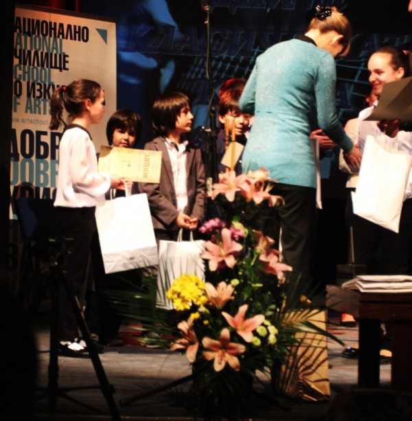 Талантливите деца на НЧ „Възродена Искра - 2000” с награди от престижни конкурси