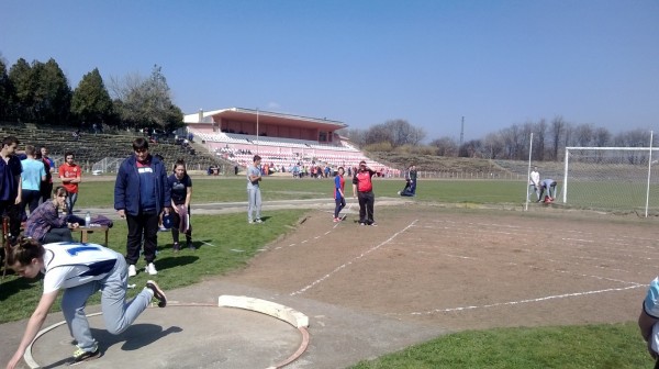 Ученици премериха сили в общинското състезание по лека атлетика
