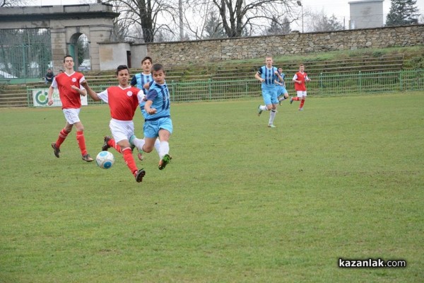 Футбол: Голяма битка и победа за Арсенал в дербито при юношите младша възраст
