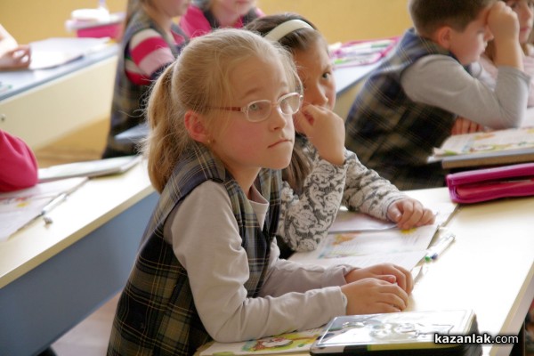 Всички ученици от СОУ “Екзарх Антим I“ четоха разкази на Чудомир