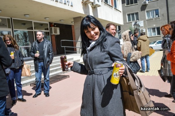 Кафе пред Полицията и биричка пред Прокуратурата в подкрепа на Жоро Манев