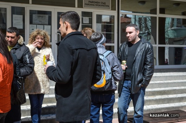 Кафе пред Полицията и биричка пред Прокуратурата в подкрепа на Жоро Манев