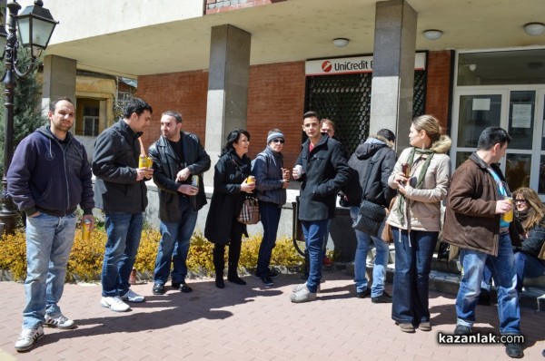 Кафе пред Полицията и биричка пред Прокуратурата в подкрепа на Жоро Манев