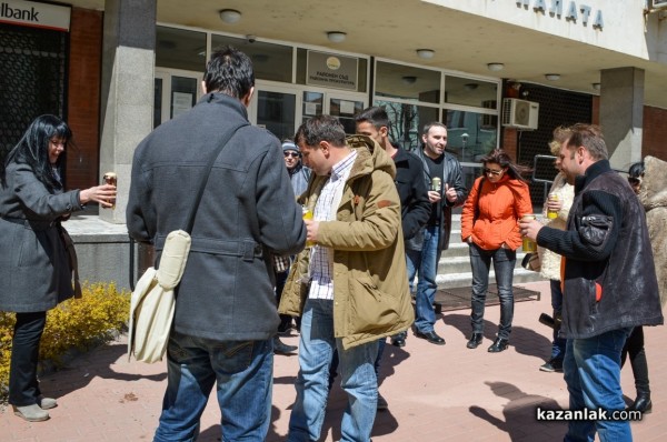 Кафе пред Полицията и биричка пред Прокуратурата в подкрепа на Жоро Манев