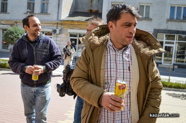 Кафе пред Полицията и биричка пред Прокуратурата в подкрепа на Жоро Манев