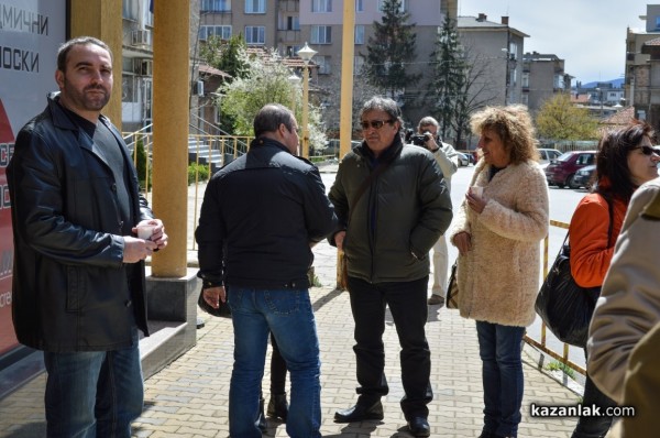 Кафе пред Полицията и биричка пред Прокуратурата в подкрепа на Жоро Манев