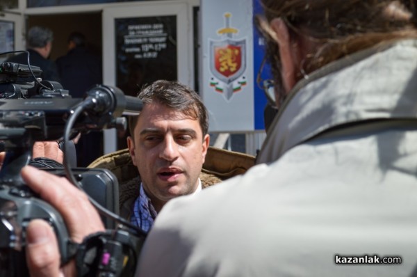 Кафе пред Полицията и биричка пред Прокуратурата в подкрепа на Жоро Манев