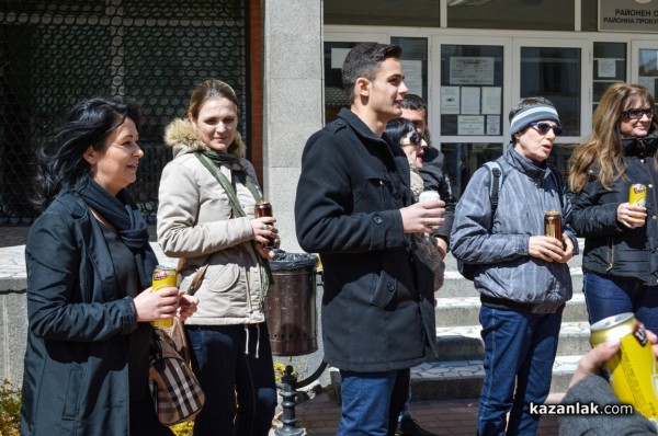 Кафе пред Полицията и биричка пред Прокуратурата в подкрепа на Жоро Манев