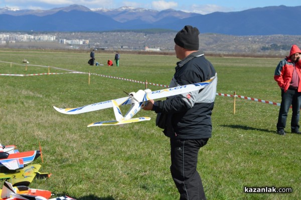 Авиомоделистите откриха  новия сезон в Казанлък