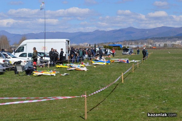 Авиомоделистите откриха  новия сезон в Казанлък