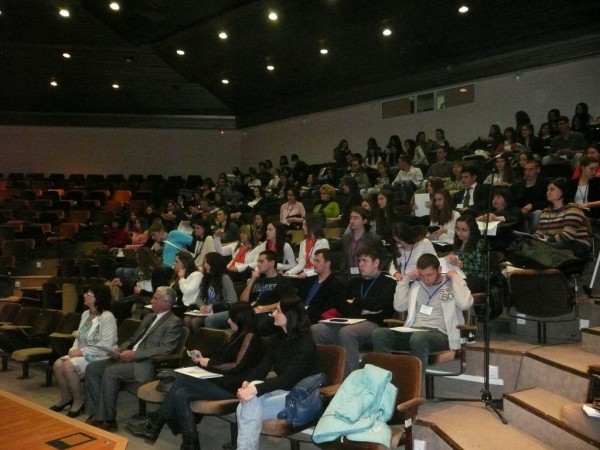 Младежи от Казанлък участваха в национален форум на младежките парламенти