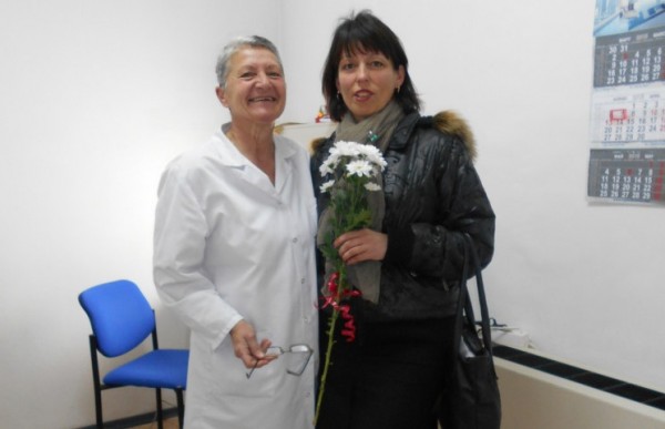 Жените-социалистки поздравиха здравни работници в Казанлък