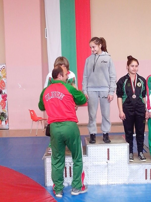 Кристина Мечкова е вицешампион по борба при момичетата