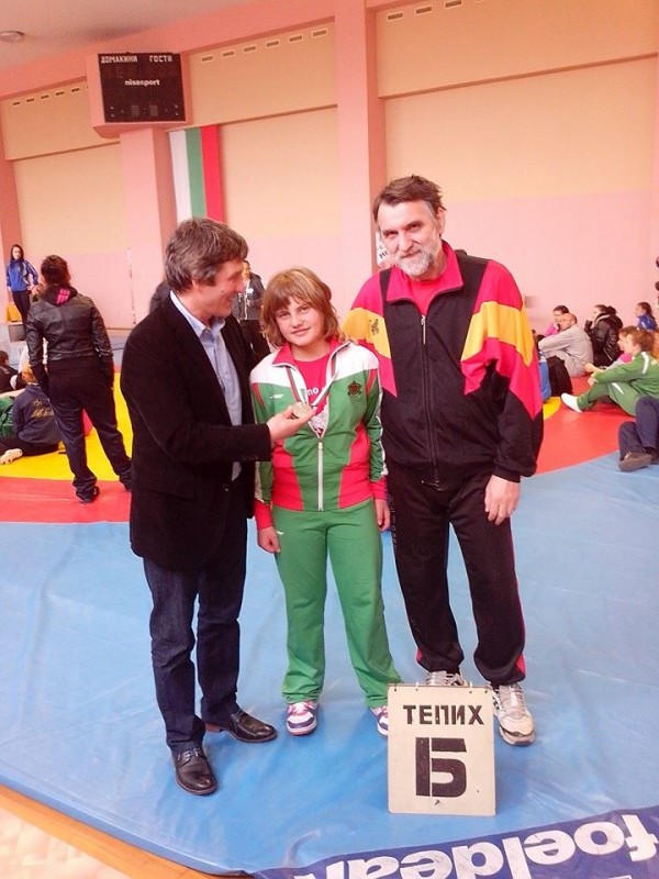 Кристина Мечкова е вицешампион по борба при момичетата