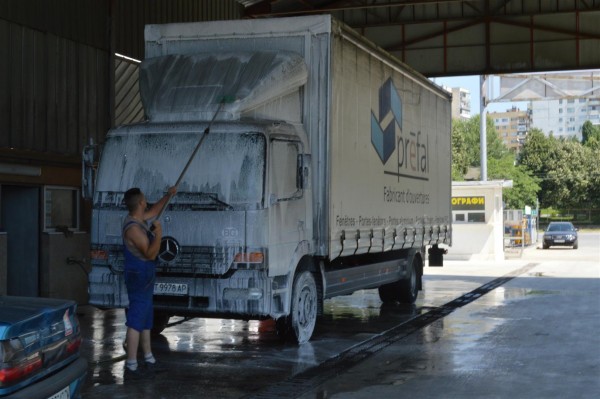 Автомобилният лидер на Казанлък „Мончев -90” става на 25 години днес