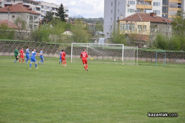 След 39 години футболистите на  Розова долина отново победиха в Карлово