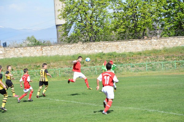Децата на Розова долина и Арсенал с нови победи във футболните първенства