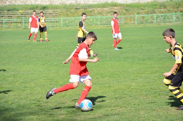 Децата на Розова долина и Арсенал с нови победи във футболните първенства