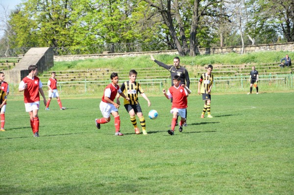 Децата на Розова долина и Арсенал с нови победи във футболните първенства