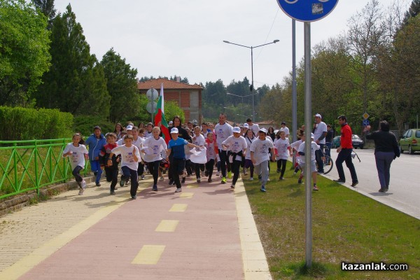 След благотворителното бягане, Казанлък се сдоби с шахматна площадка на открито