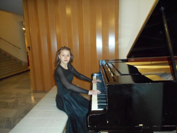 Възпитаниците на Елена Юлиянова спечелиха 14 награди от конкурса Вивапиано