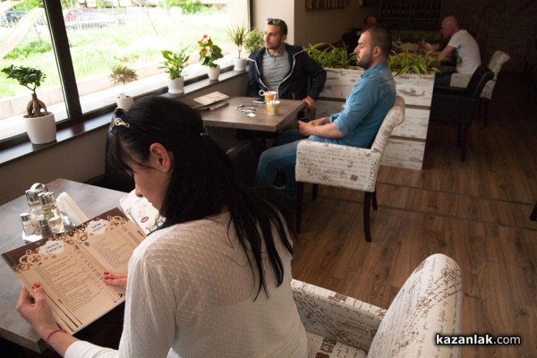 В Казанлък отвори ново заведение Bar&Dinner Escape до културния дом