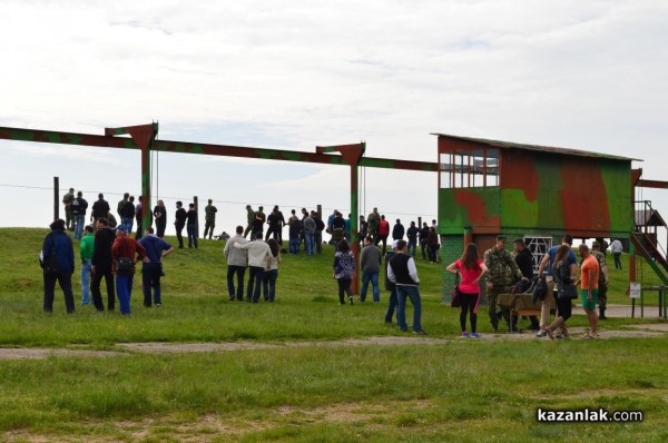  Стотици казанлъчани стреляха с бойно оръжие на ГУЦ „Тюлбето“