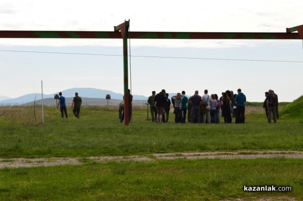  Стотици казанлъчани стреляха с бойно оръжие на ГУЦ „Тюлбето“