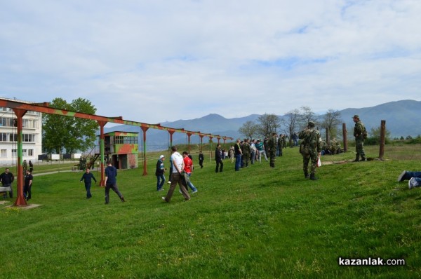  Стотици казанлъчани стреляха с бойно оръжие на ГУЦ „Тюлбето“