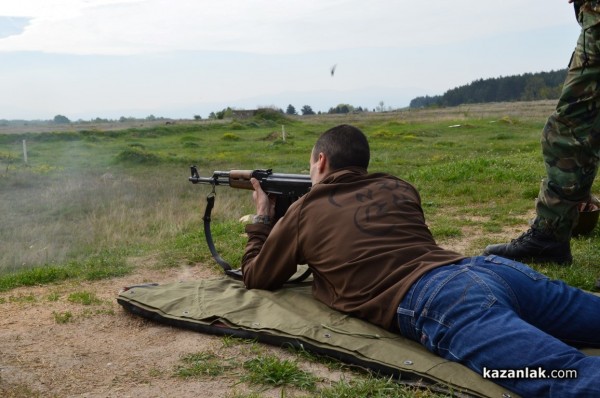  Стотици казанлъчани стреляха с бойно оръжие на ГУЦ „Тюлбето“