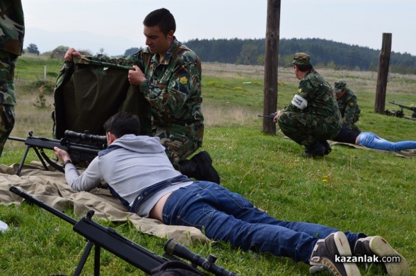  Стотици казанлъчани стреляха с бойно оръжие на ГУЦ „Тюлбето“