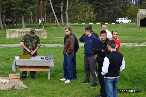  Стотици казанлъчани стреляха с бойно оръжие на ГУЦ „Тюлбето“