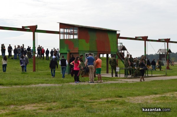  Стотици казанлъчани стреляха с бойно оръжие на ГУЦ „Тюлбето“